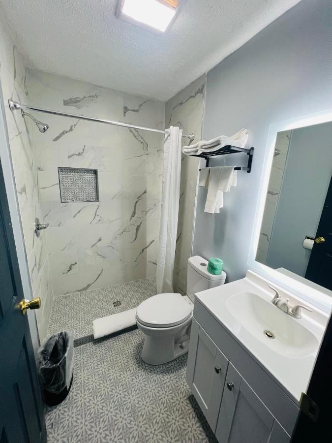 Hillsboro Inn & Suites Екстер'єр фото